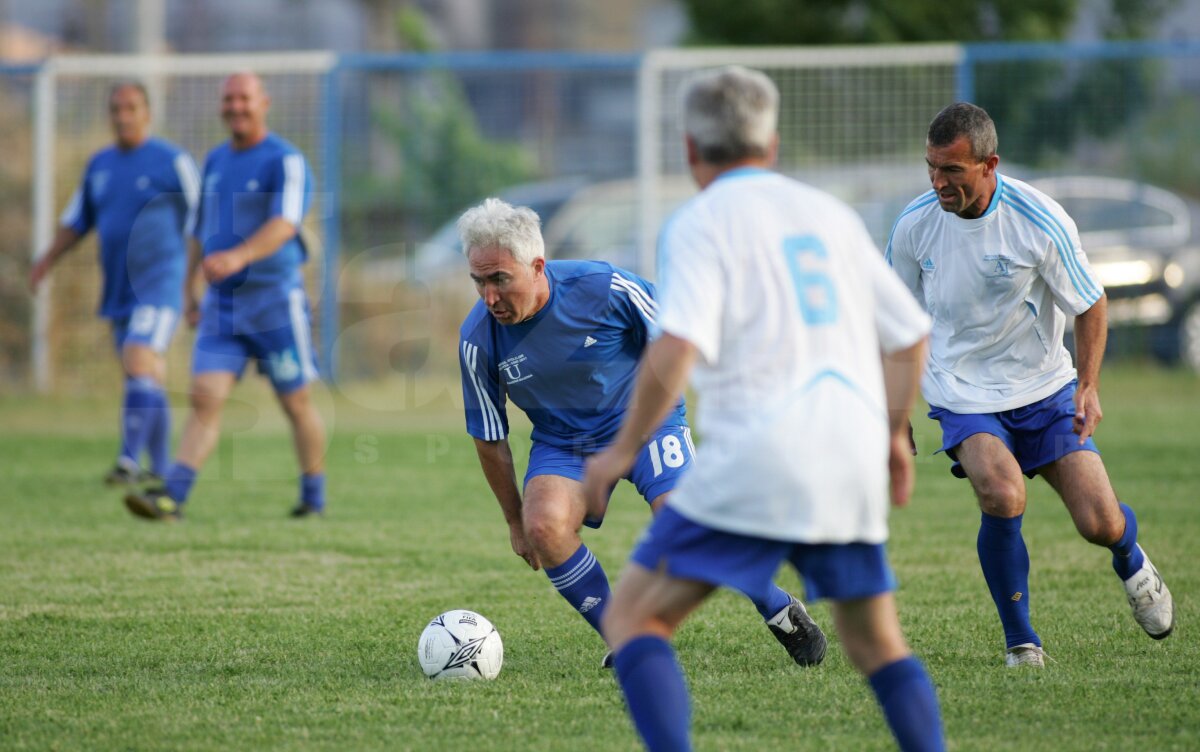 FOTO » Fotbaliştii Craiovei Maxima au jucat un amical la Işalniţa