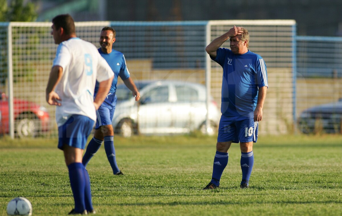 FOTO » Fotbaliştii Craiovei Maxima au jucat un amical la Işalniţa