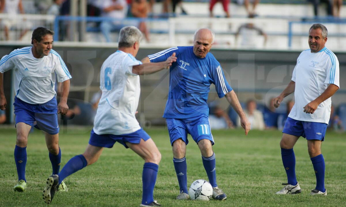 FOTO » Fotbaliştii Craiovei Maxima au jucat un amical la Işalniţa