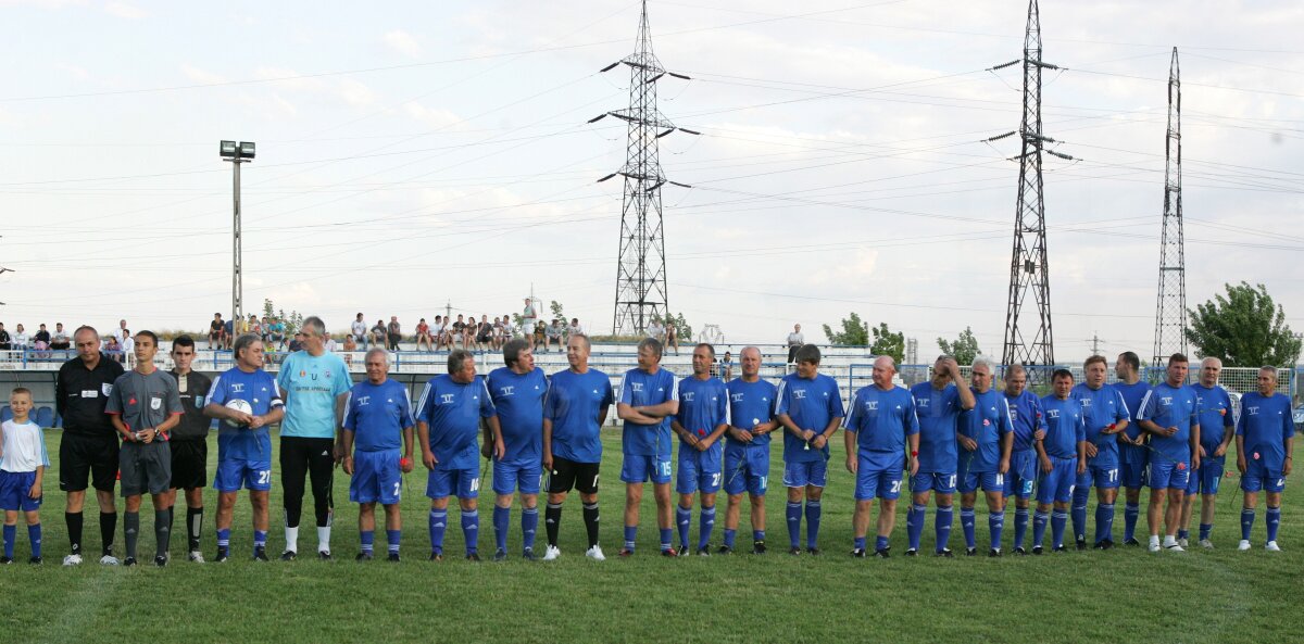 FOTO » Fotbaliştii Craiovei Maxima au jucat un amical la Işalniţa