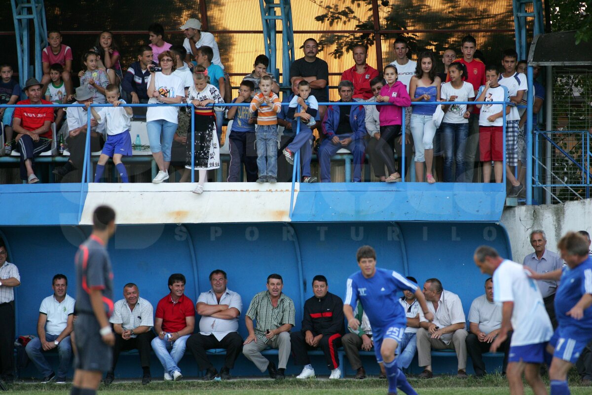 FOTO » Fotbaliştii Craiovei Maxima au jucat un amical la Işalniţa