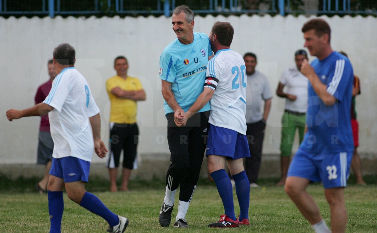 FOTO » Fotbaliştii Craiovei Maxima au jucat un amical la Işalniţa