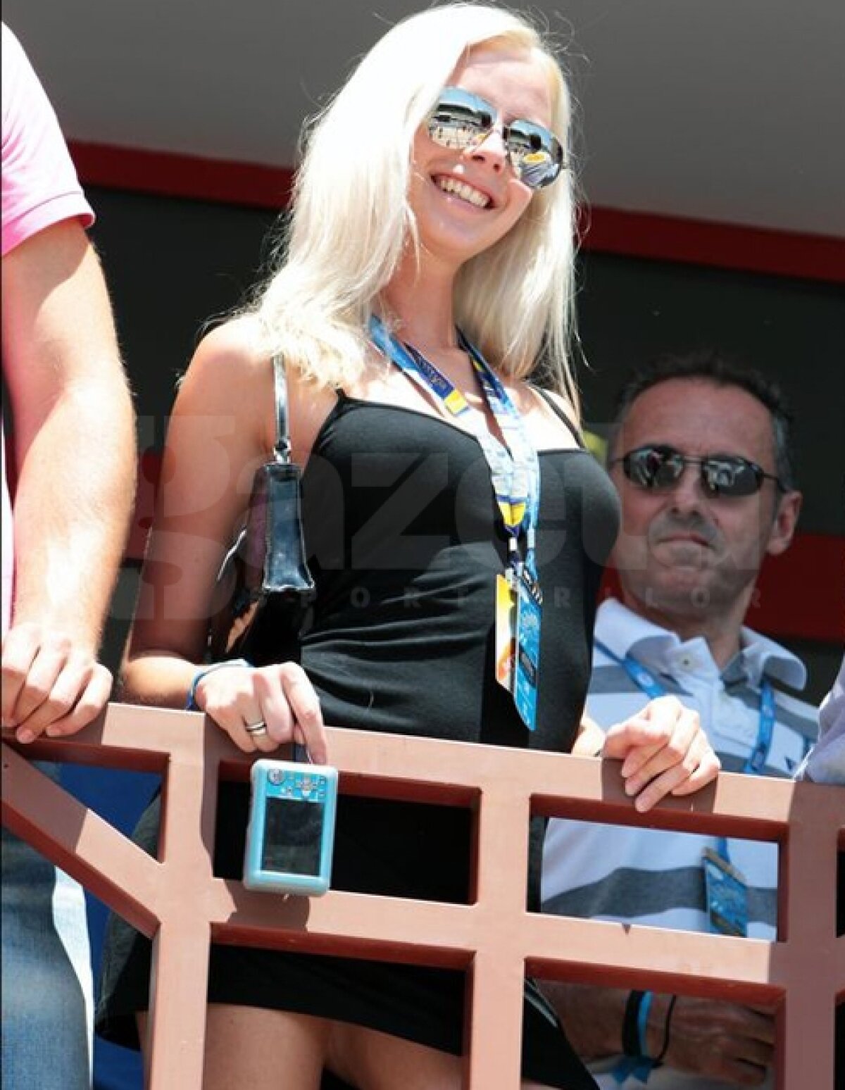 FOTO » Piloţii de F1, motivaţi la Valencia de frumuseţile din paddock ;)