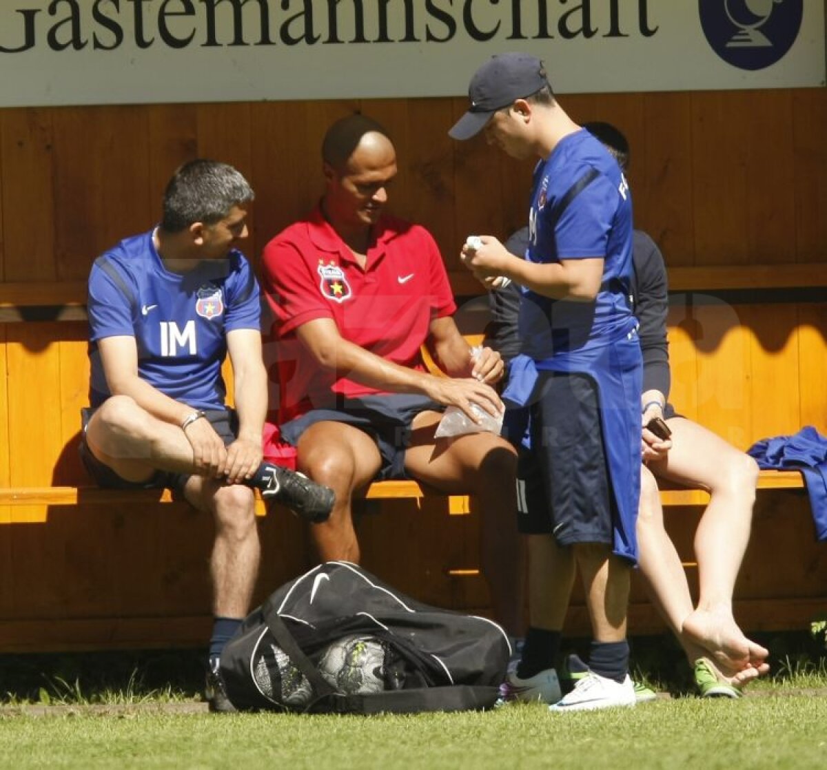 FOTO Gardoş se antrenează normal, Răduţ, Matei şi Brandan, separat. Geraldo, spectator de lux, cu un nou look