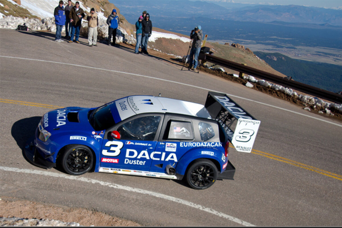 FOTO Dacia Duster, locul trei la Pikes Peak