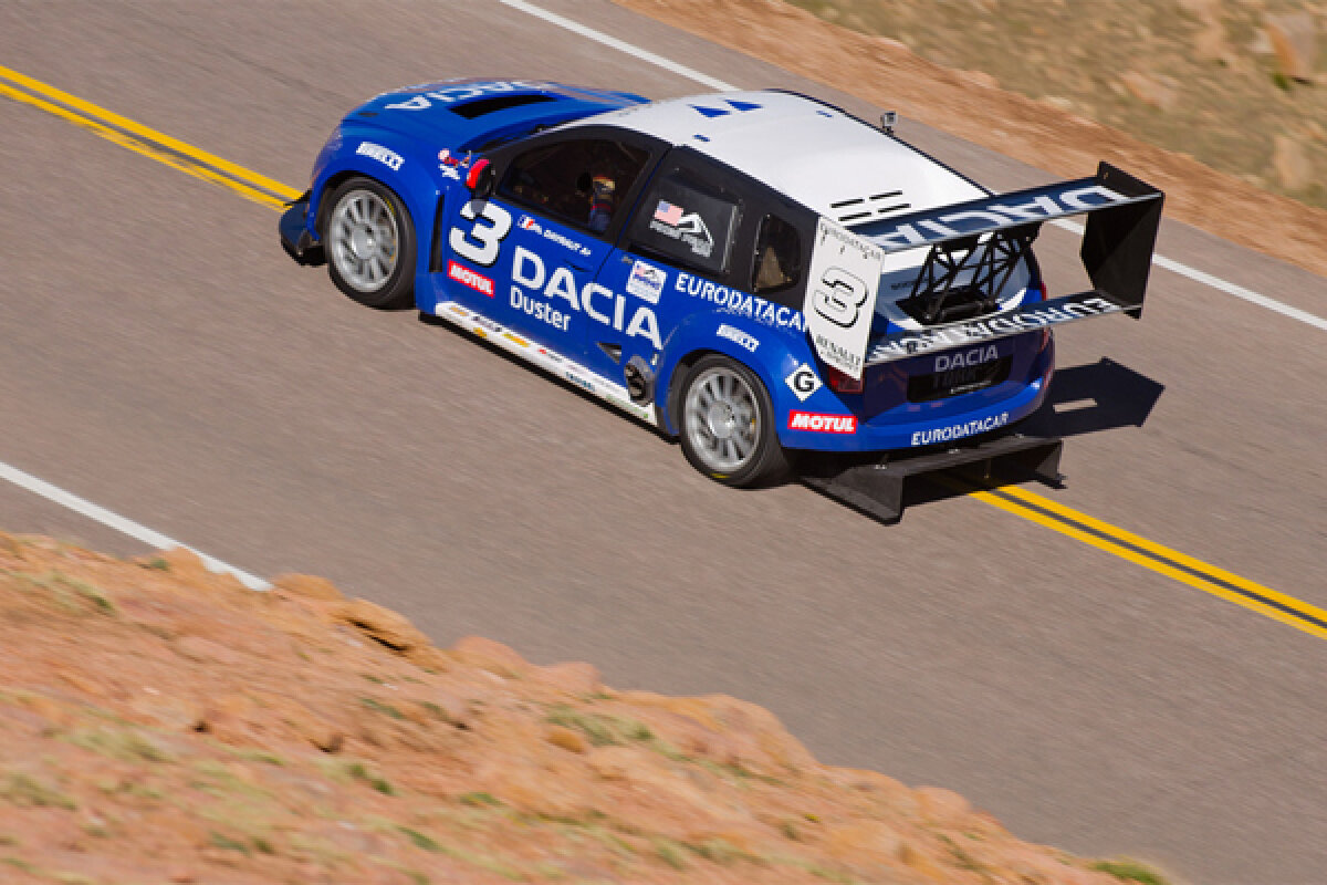 FOTO Dacia Duster, locul trei la Pikes Peak
