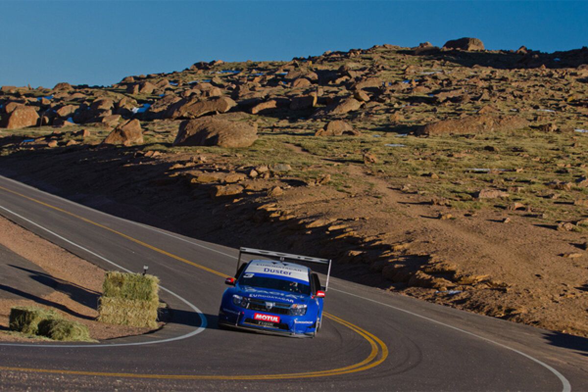 FOTO Dacia Duster, locul trei la Pikes Peak