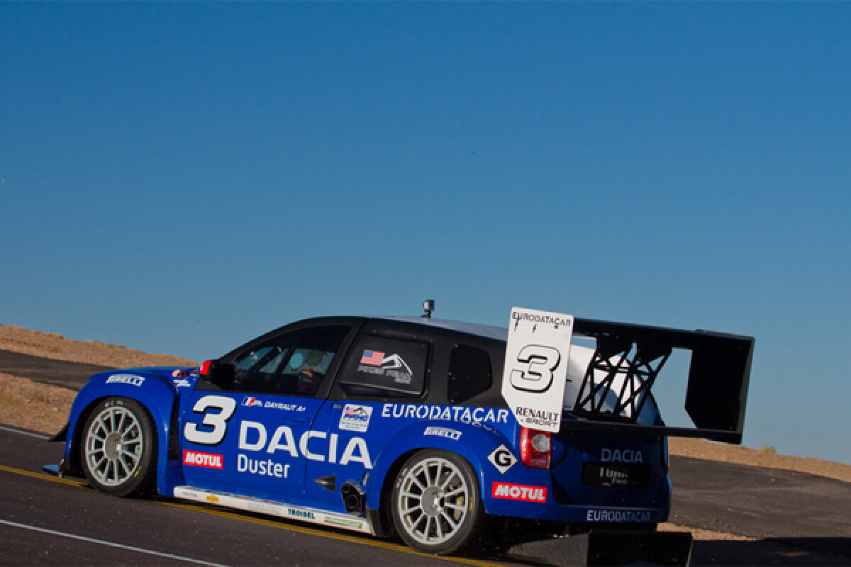 FOTO Dacia Duster, locul trei la Pikes Peak