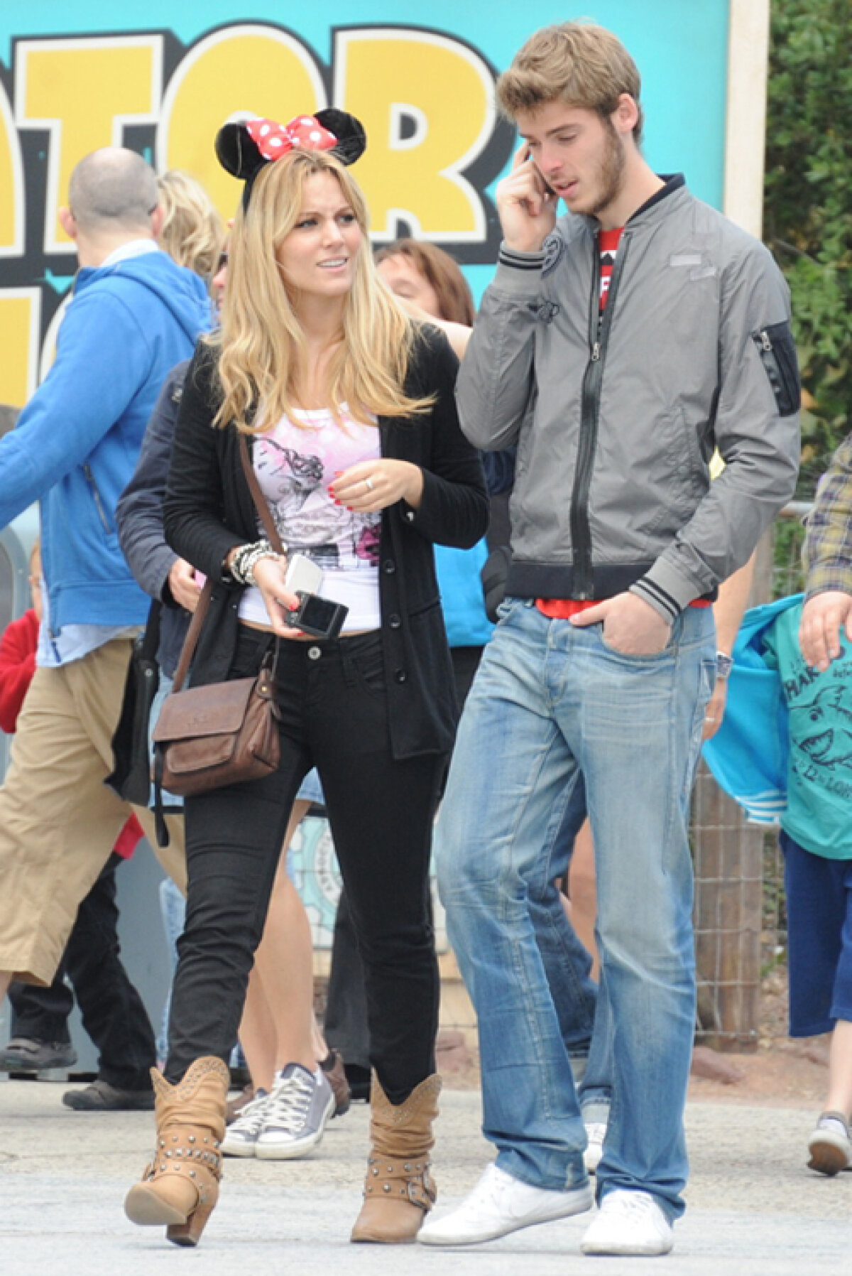 VIDEO şi FOTO De Gea va merge la Manchester United cu primul trofeu: sexy cîntăreaţa Edurne, cu 5 ani mai mare ca el