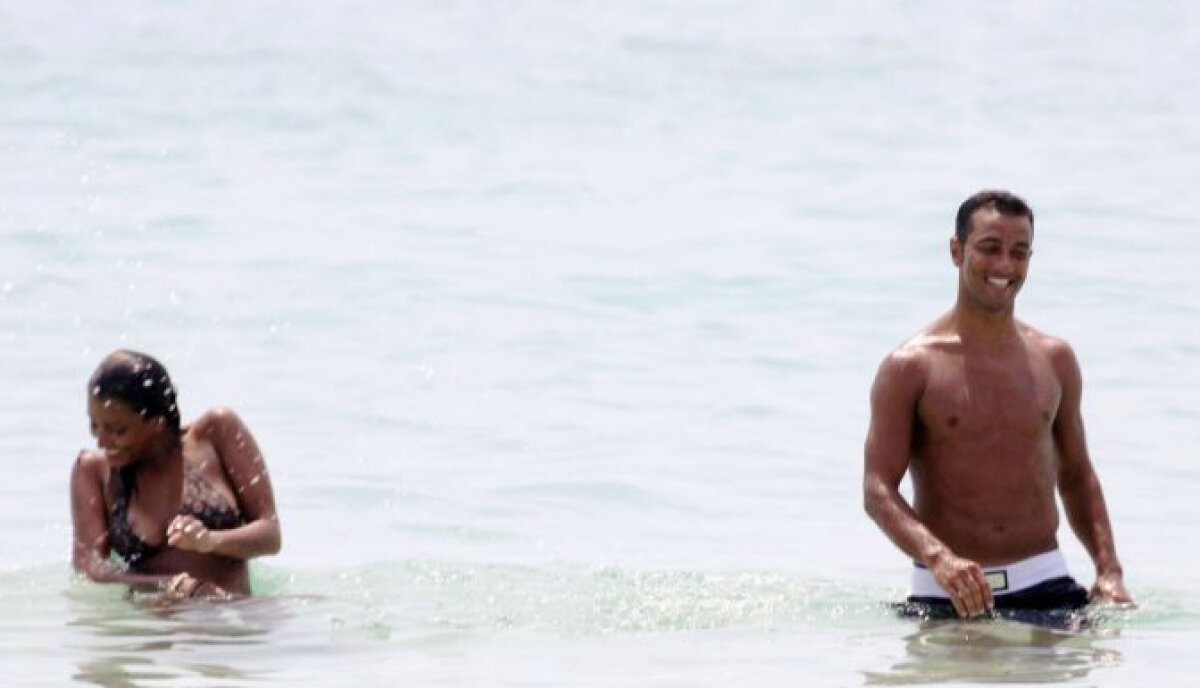 FOTO Iubita lui Fabio Quagliarella, cu sînii la vedere pe plajă