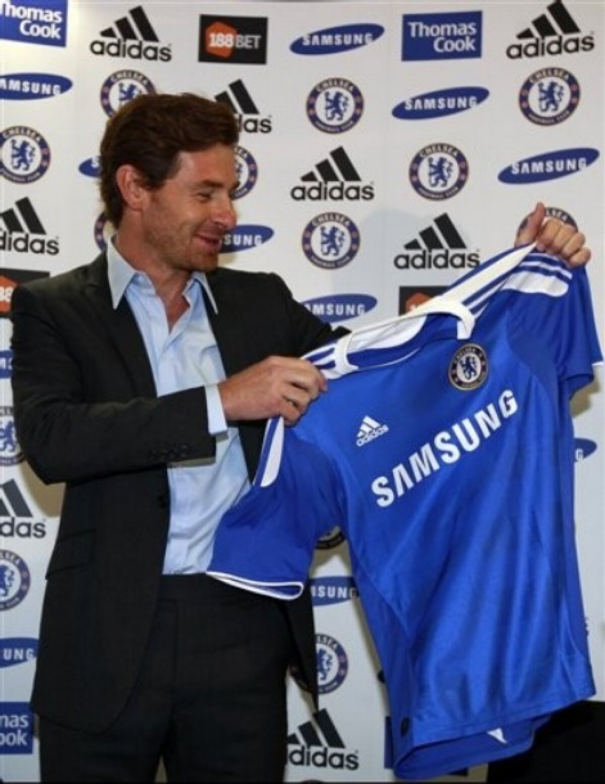 Andre Villas-Boas a susţinut prima conferinţă de presă la Chelsea » "Eu sînt omul grupului, nu mă mai comparaţi cu Mourinho"