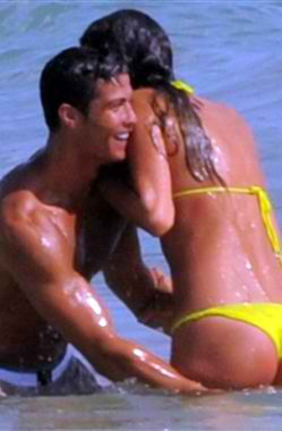 GALERIE FOTO » Cristiano Ronaldo se hîrjoneşte în apă cu iubita sa, Irina Shayk