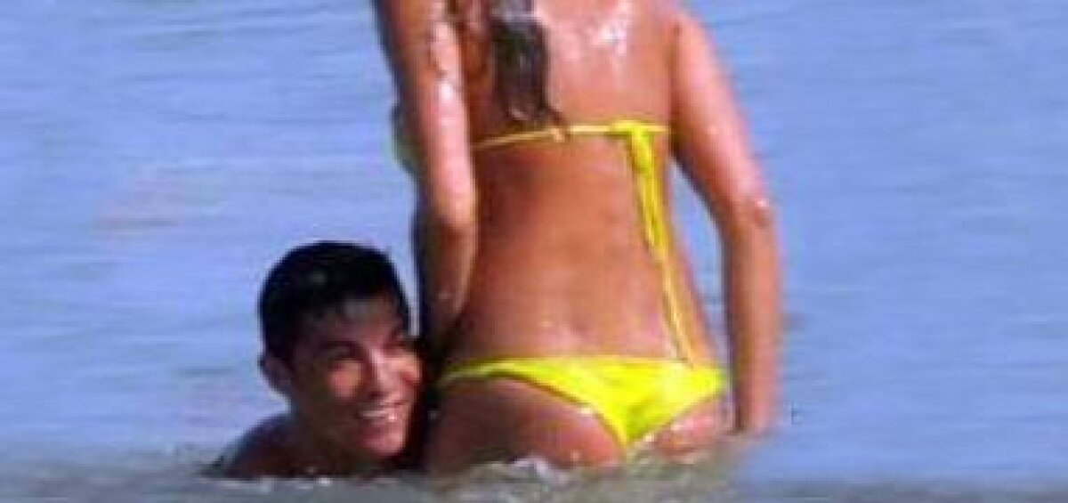 GALERIE FOTO » Cristiano Ronaldo se hîrjoneşte în apă cu iubita sa, Irina Shayk