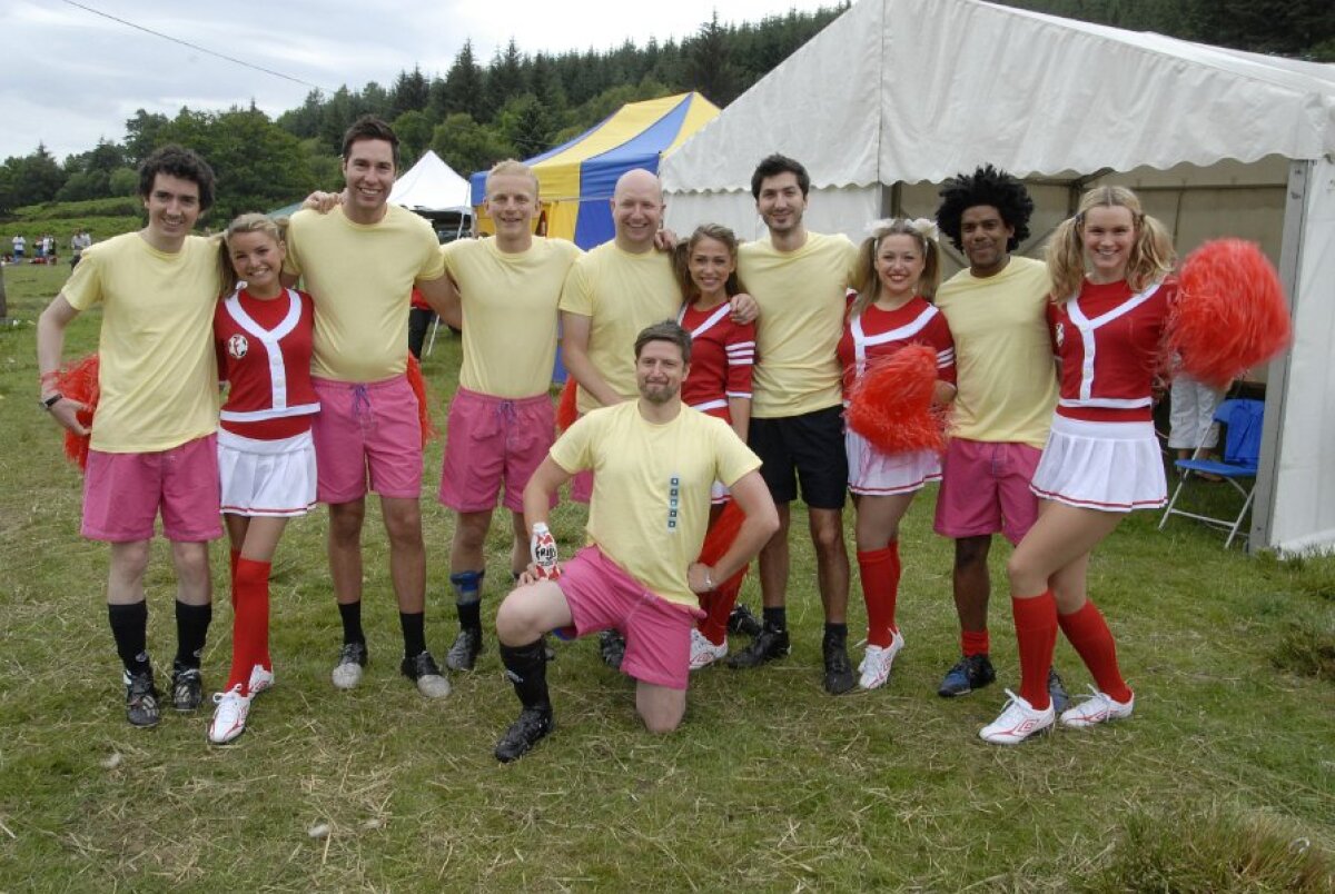 FOTO & VIDEO Super-goluri cu mocirla pîn' la gît! Imagini senzaţionale de la Mondialul de fotbal în noroi :)