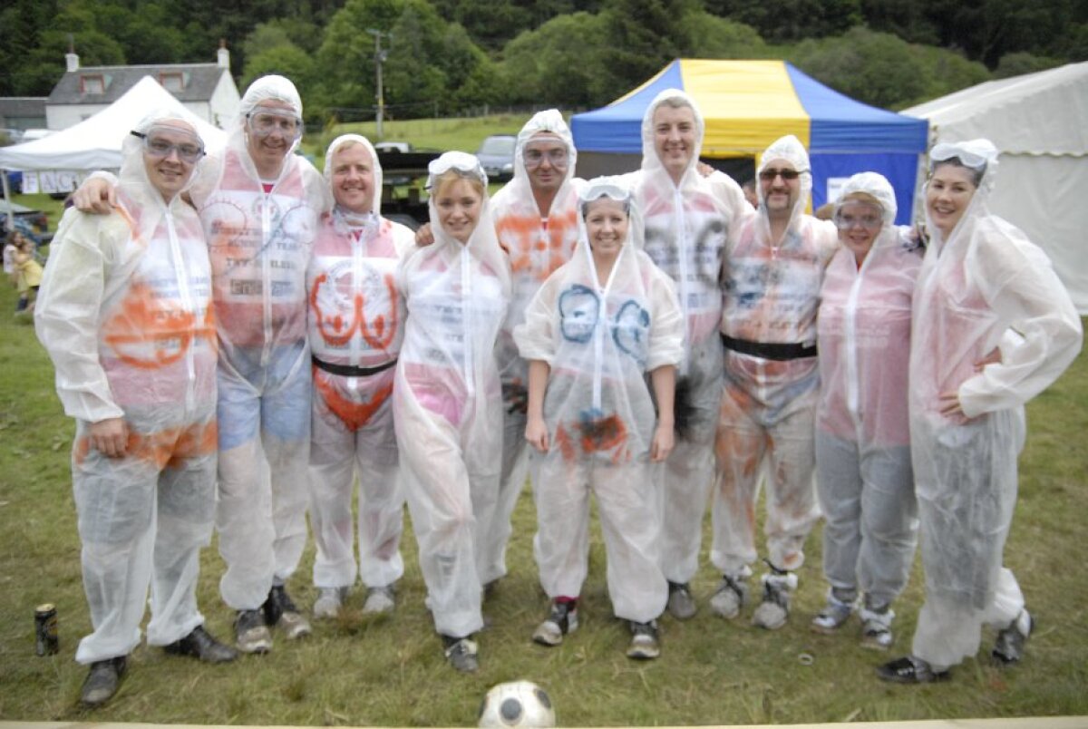 FOTO & VIDEO Super-goluri cu mocirla pîn' la gît! Imagini senzaţionale de la Mondialul de fotbal în noroi :)