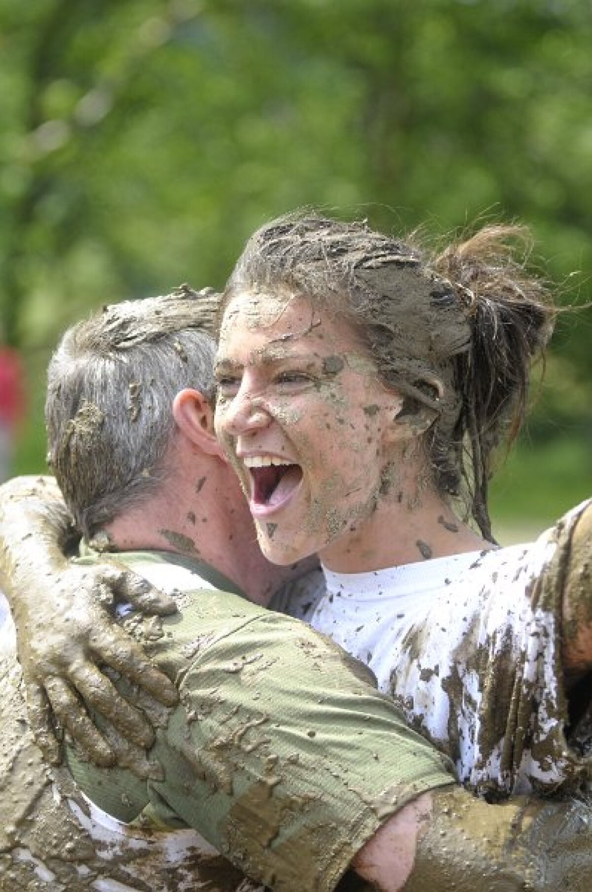 FOTO & VIDEO Super-goluri cu mocirla pîn' la gît! Imagini senzaţionale de la Mondialul de fotbal în noroi :)