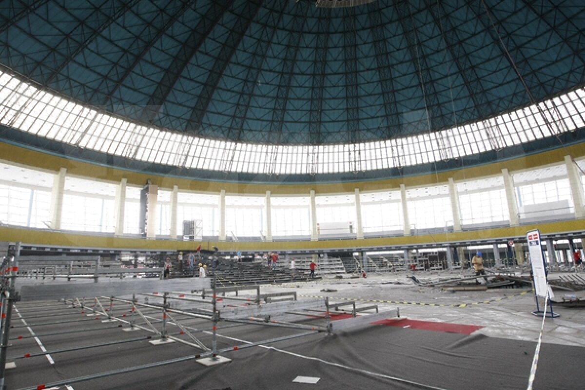 FOTO EXCLUSIV » Premieră la Romexpo: Arena centrală rămîne fără cupolă pentru meciul lui Bute