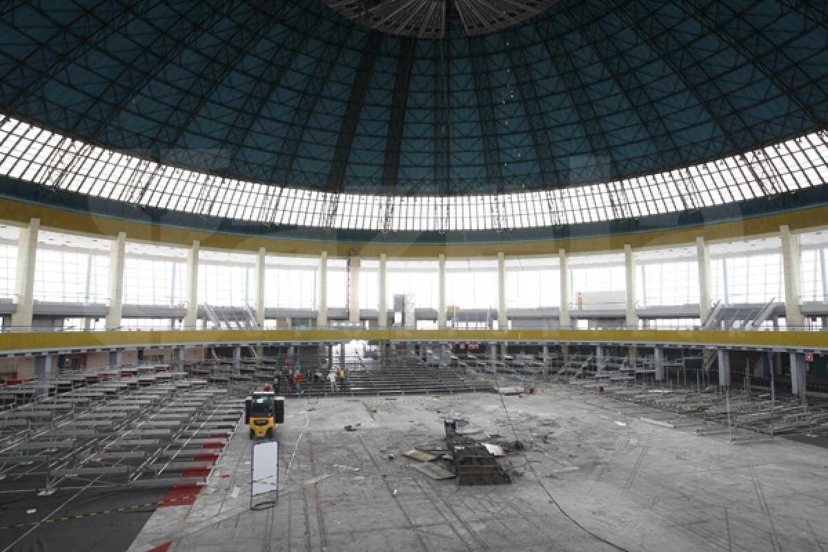 FOTO EXCLUSIV » Premieră la Romexpo: Arena centrală rămîne fără cupolă pentru meciul lui Bute