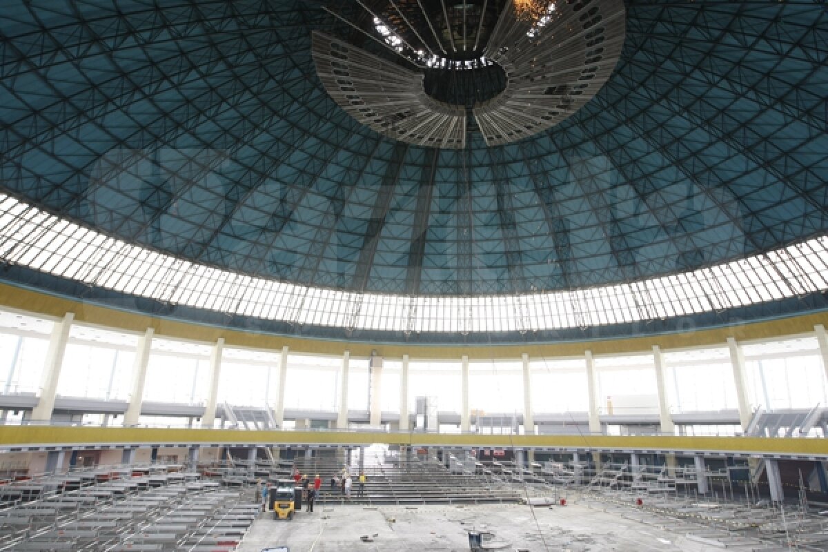 FOTO EXCLUSIV » Premieră la Romexpo: Arena centrală rămîne fără cupolă pentru meciul lui Bute
