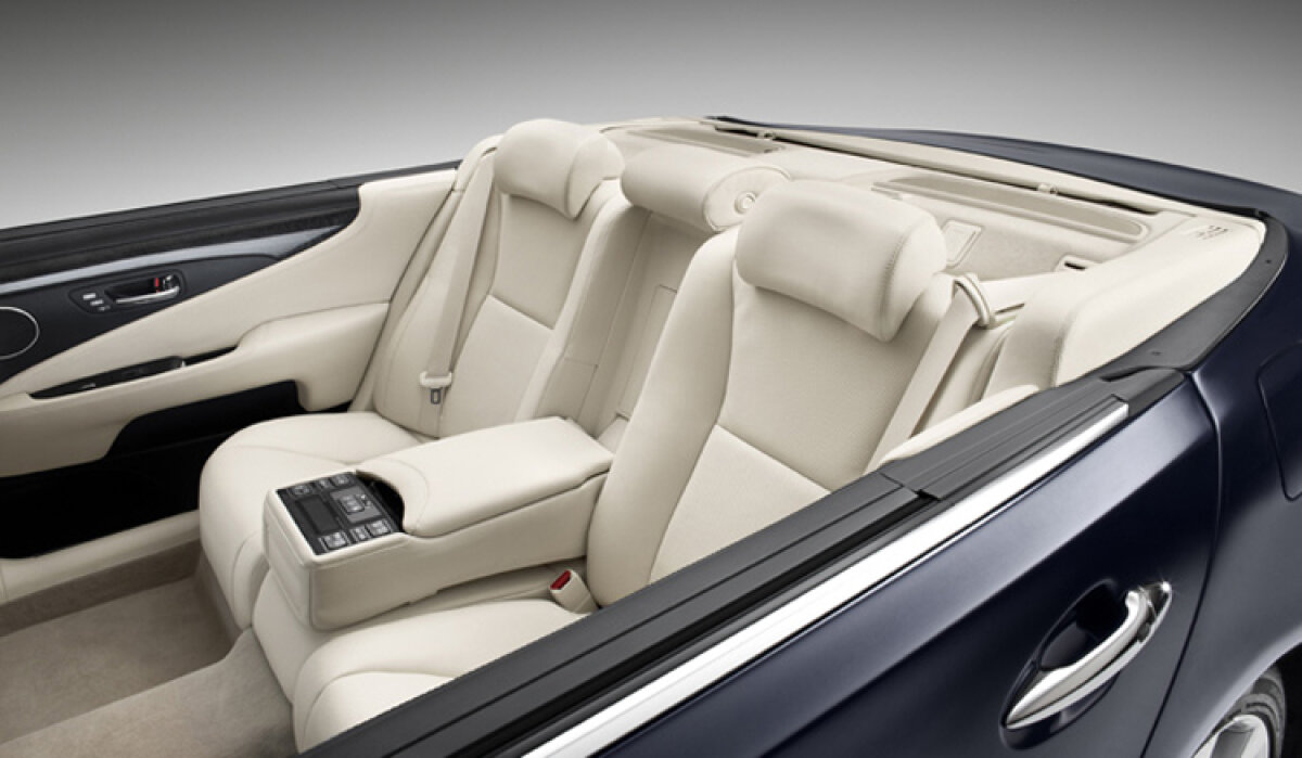 GALERIE FOTO Iată cum arată maşina oficială a nunţii regale de la Monaco!