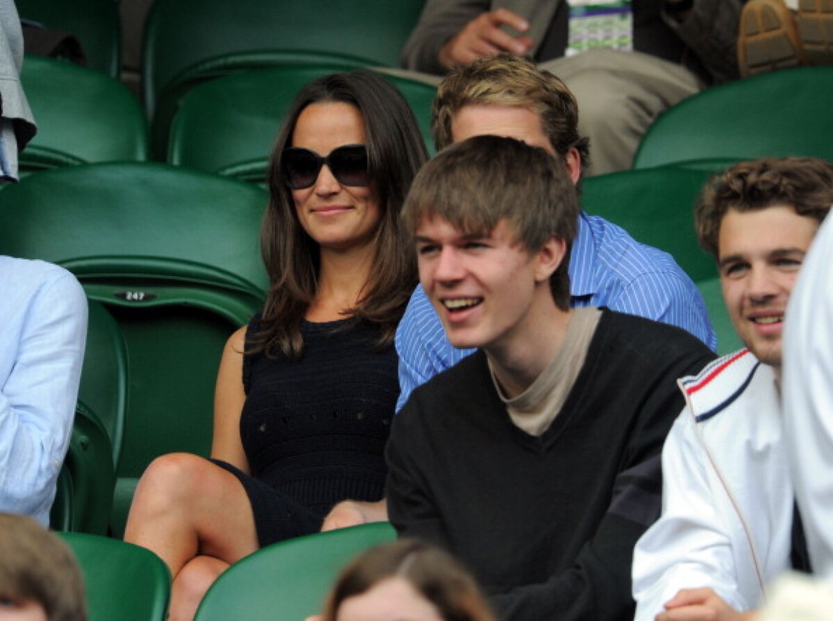 GALERIE FOTO » Pippa Middleton şi iubitele tenismenilor au atras toate privirile la Wimbledon!