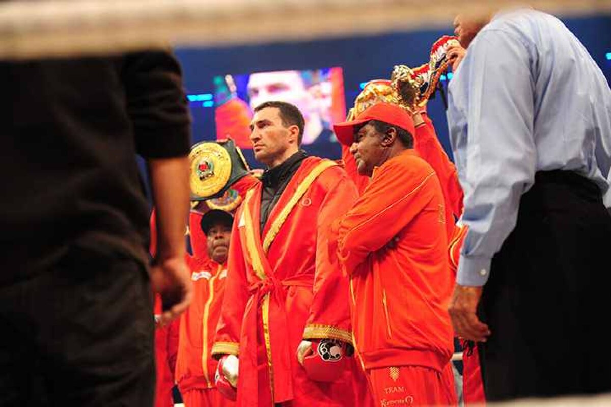 Wladimir Klitschko îl învinge fără drept de apel pe Haye şi e campion WBA, WBO, IBF şi IBO!