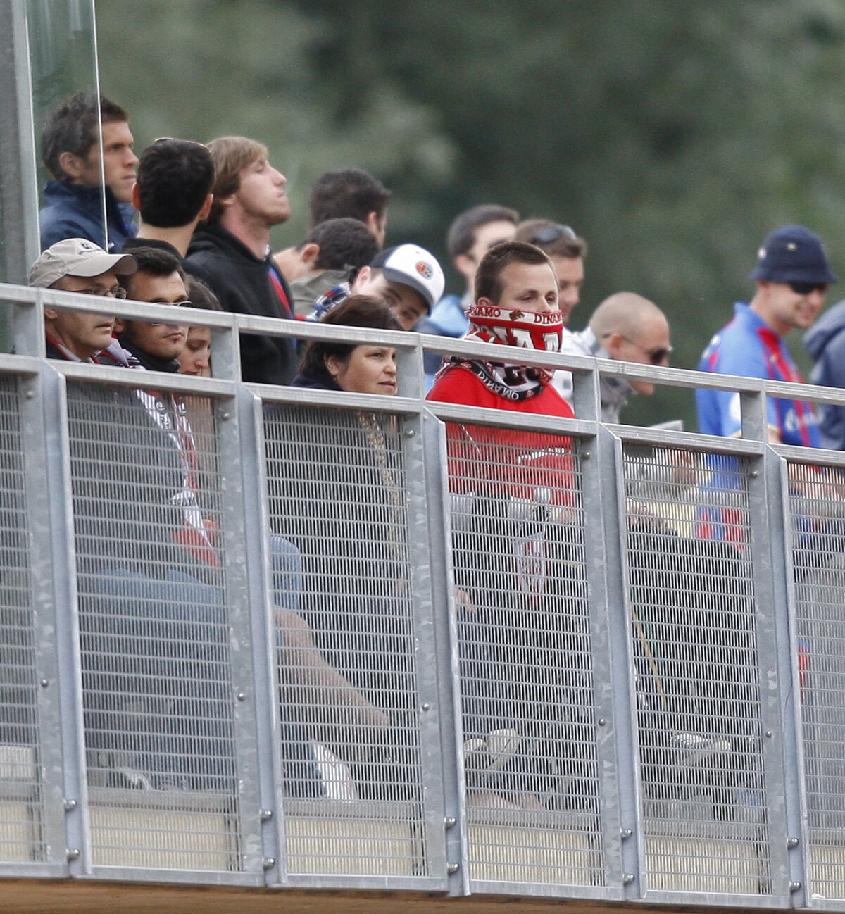 O viaţa pentru Dinamo! Vis împlinit la 21 de ani: autografe de la jucătorii preferaţi