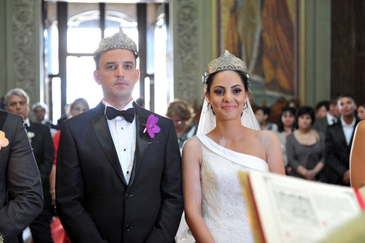 FOTO În sfîrşit la costum! Sorin Cîrţu şi-a măritat fata cea mare