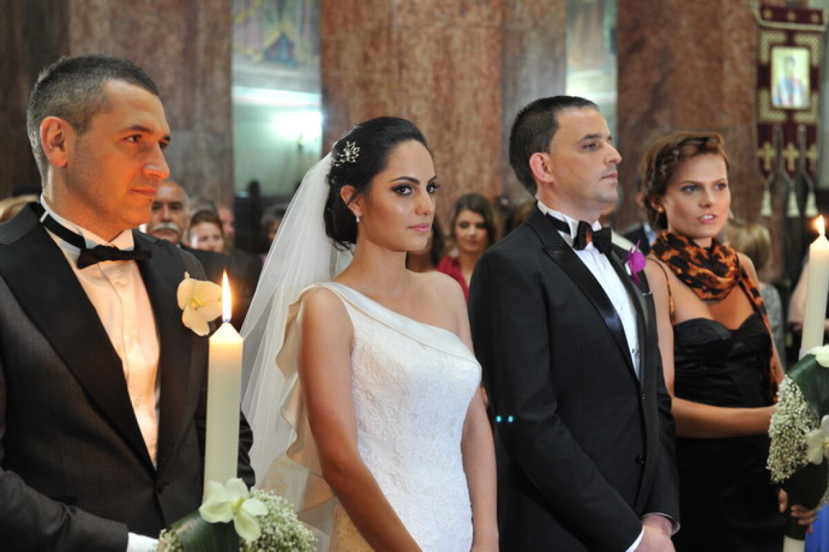 FOTO În sfîrşit la costum! Sorin Cîrţu şi-a măritat fata cea mare