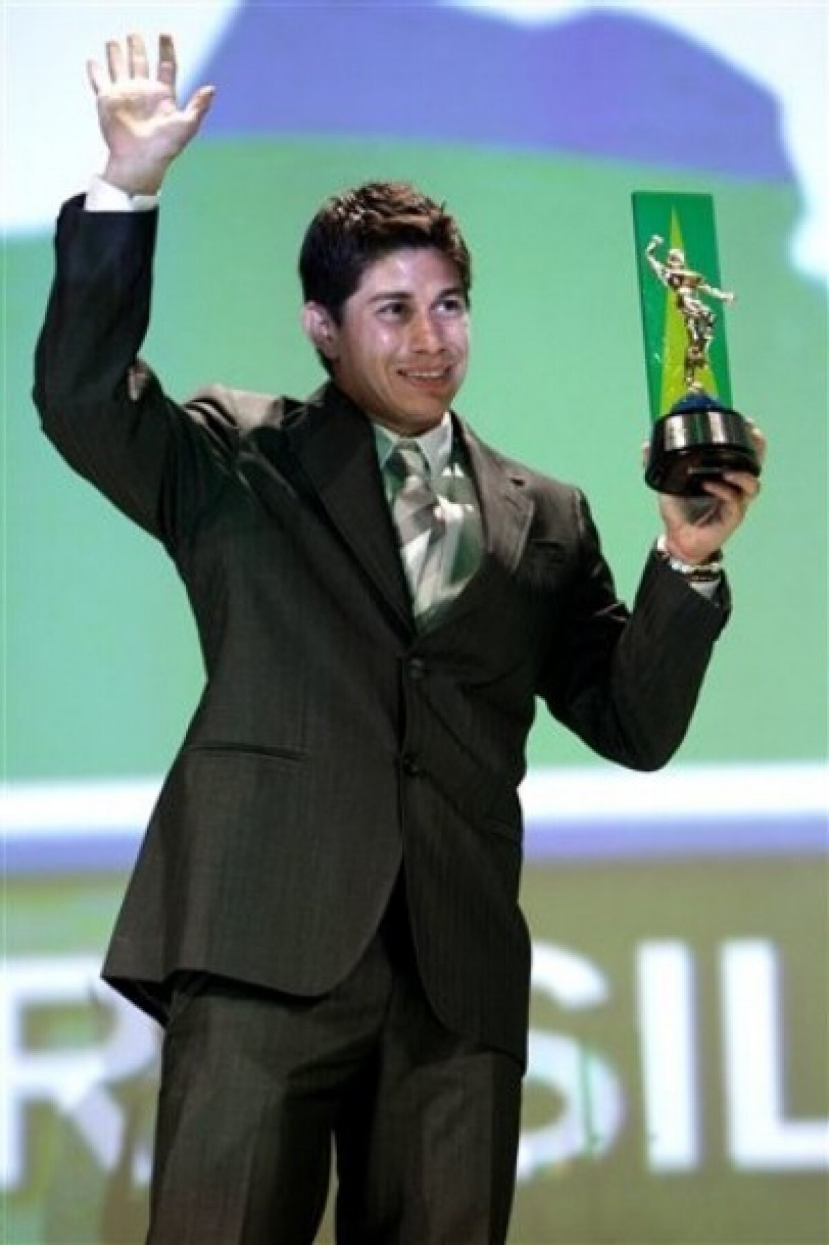 Cel mai bun jucător din Brazilia în 2010 a ajuns în China. Va avea un salariu de nivelul lui Messi!