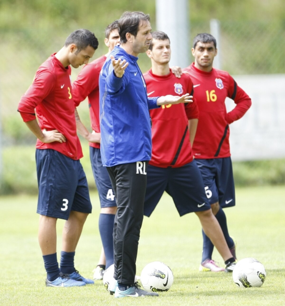 Levy comunică din ce în ce mai bine cu jucătorii: "Haide, repede, bravo!"