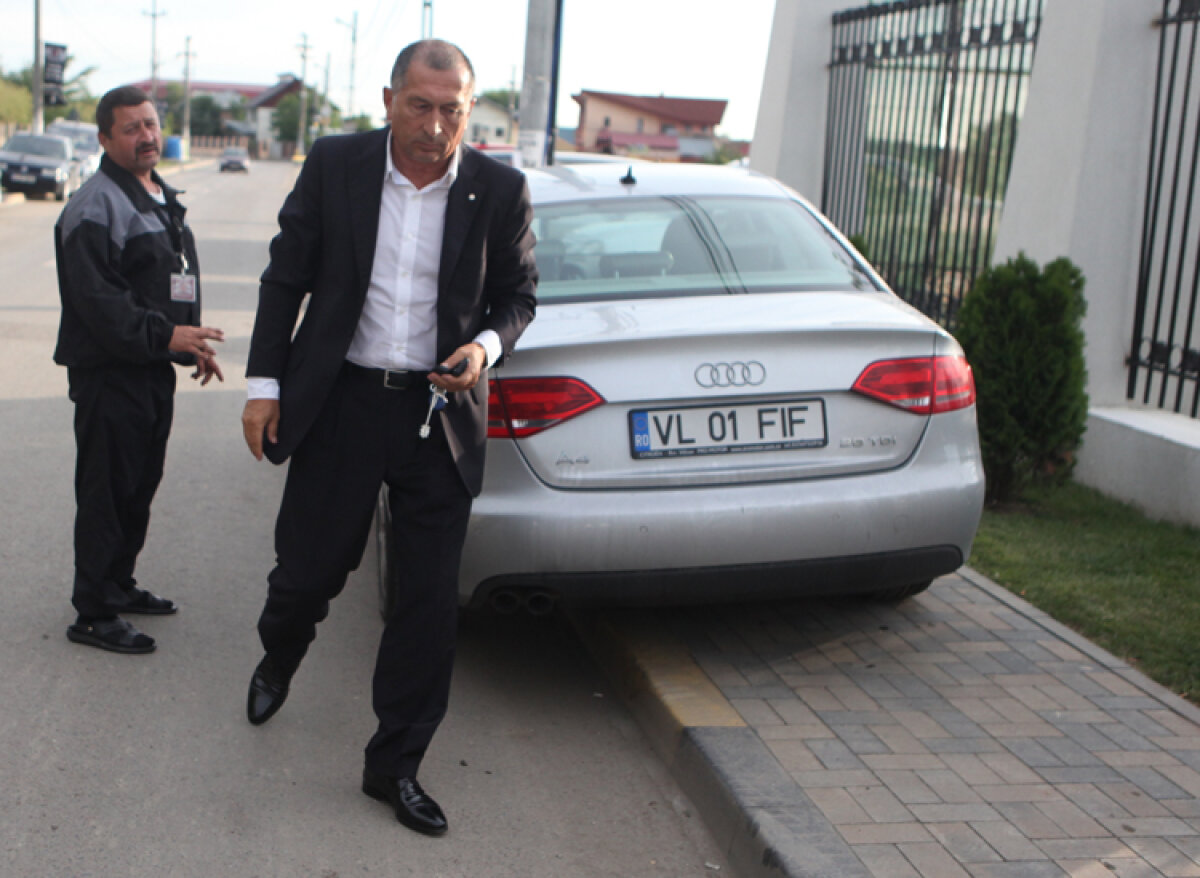 Nuntă mare în familia Becali » 700 de invitaţi au petrecut pînă în zori de zi