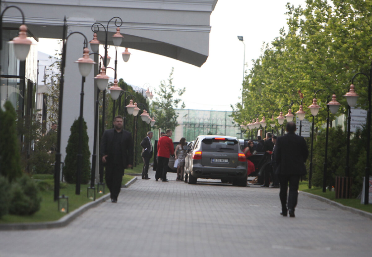 Nuntă mare în familia Becali » 700 de invitaţi au petrecut pînă în zori de zi