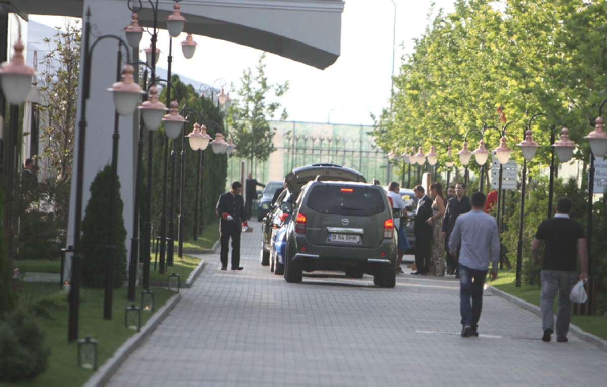 Nuntă mare în familia Becali » 700 de invitaţi au petrecut pînă în zori de zi