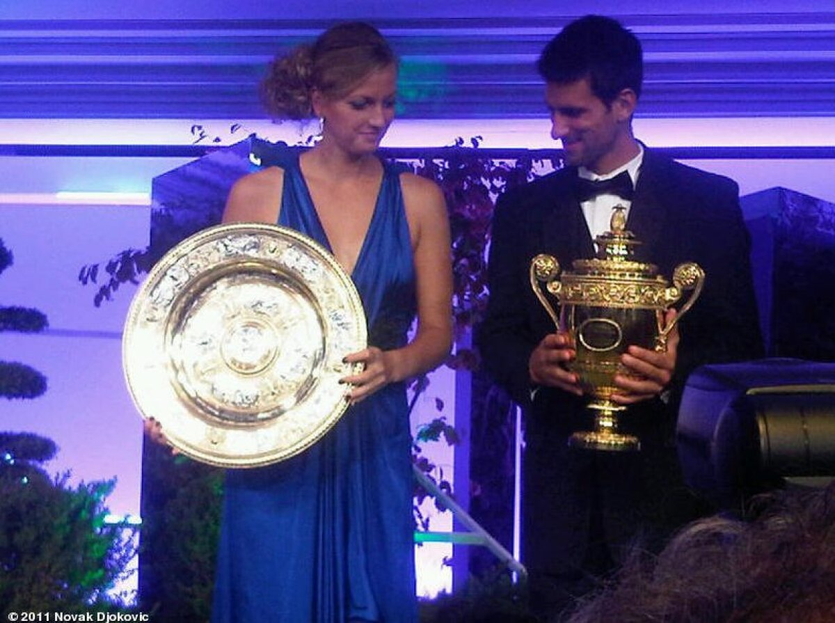 FOTO Cei mai buni la Wimbledon 2011 » Djokovic şi Kvitova au făcut schimb de trofee :)