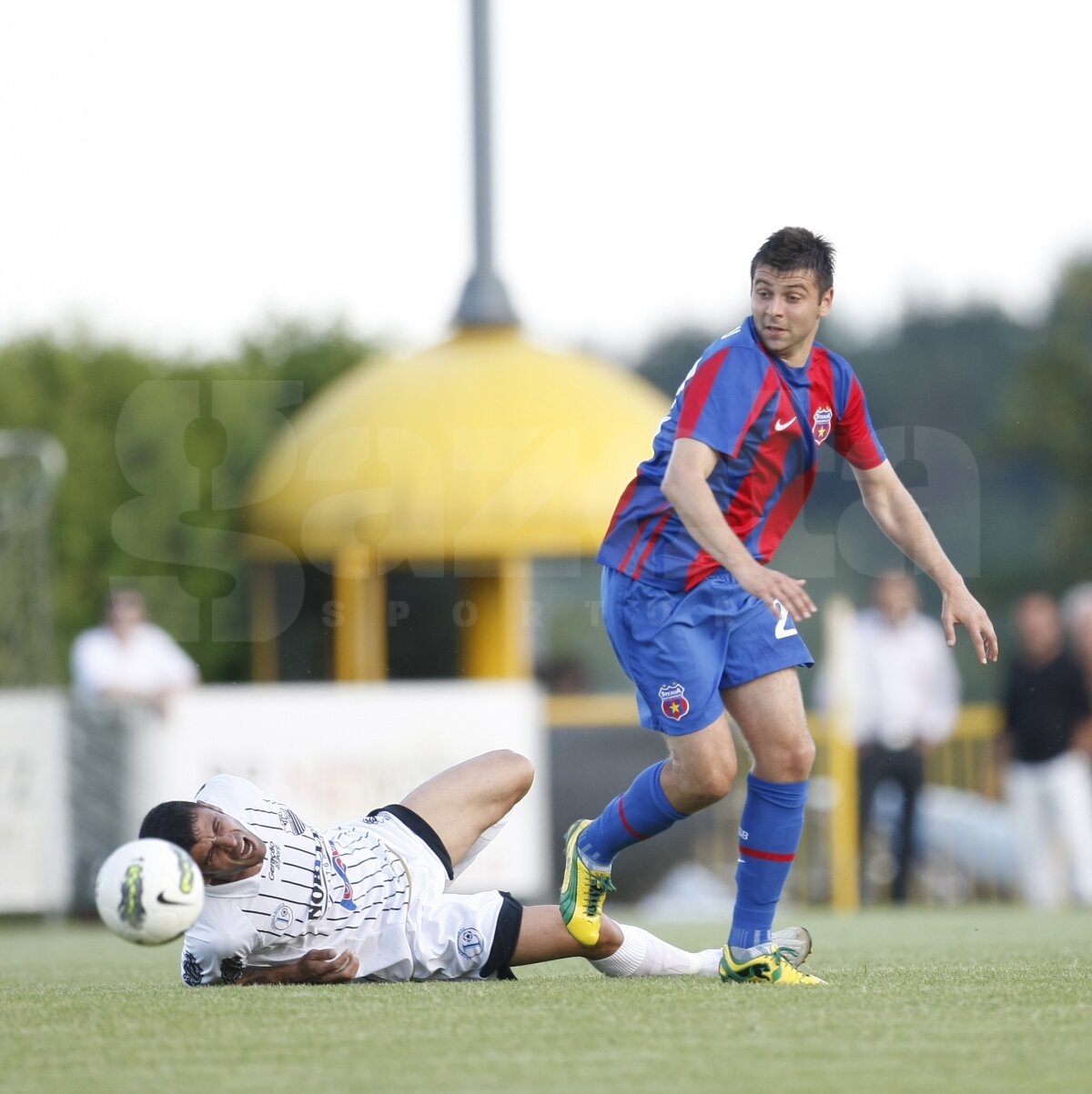 Steaua nu reuşeşte să treacă de Comercial, deşi a condus cu 2-0
