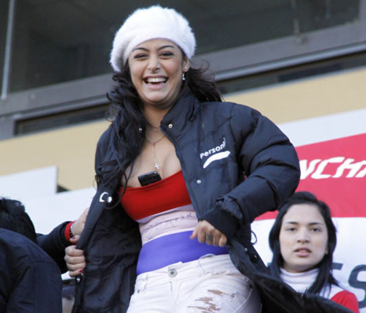 Larissa nu se dezbracă doar în Playboy, o face şi dacă Paraguay cîştigă Copa America!