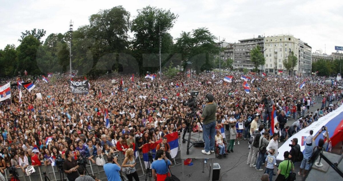 VIDEO şi FOTO » Festival la Belgrad: Djokovici a fost primit ca un erou de 100.000 de fani, după cîştigarea Wimbledon