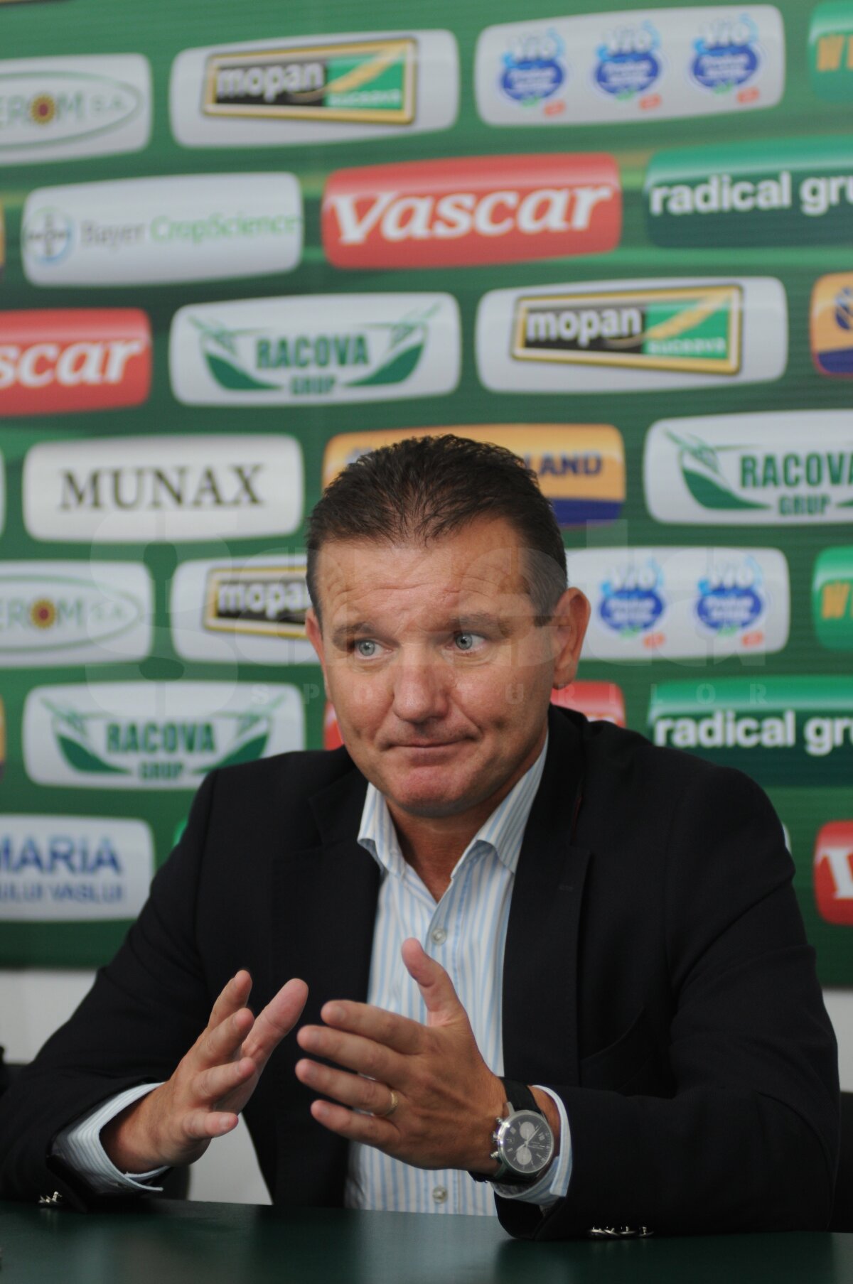 FOTO » Zotta a fost prezentat oficial la FC Vaslui: "Am experienţă cu patronii exigenţi"