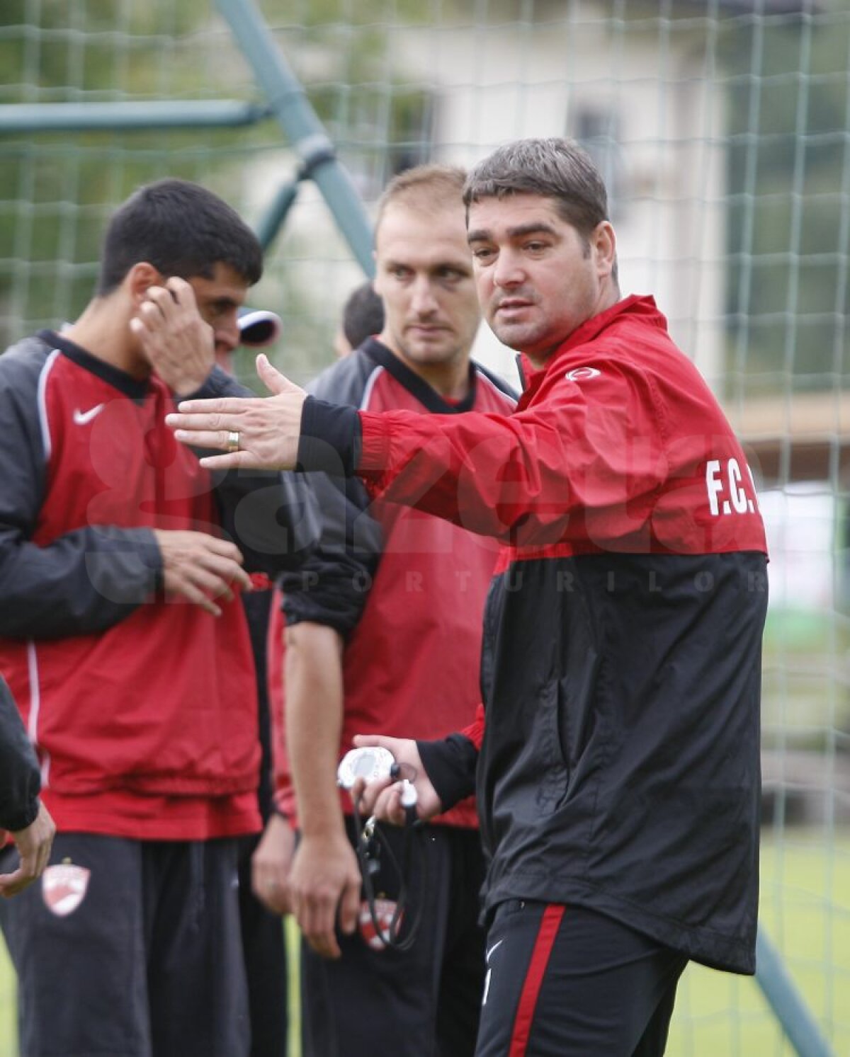 FOTO » "Cîinii" trag din greu la antrenamente pentru Ciobotariu: "E tînăr, entuziast, vrem să-l ajutăm"