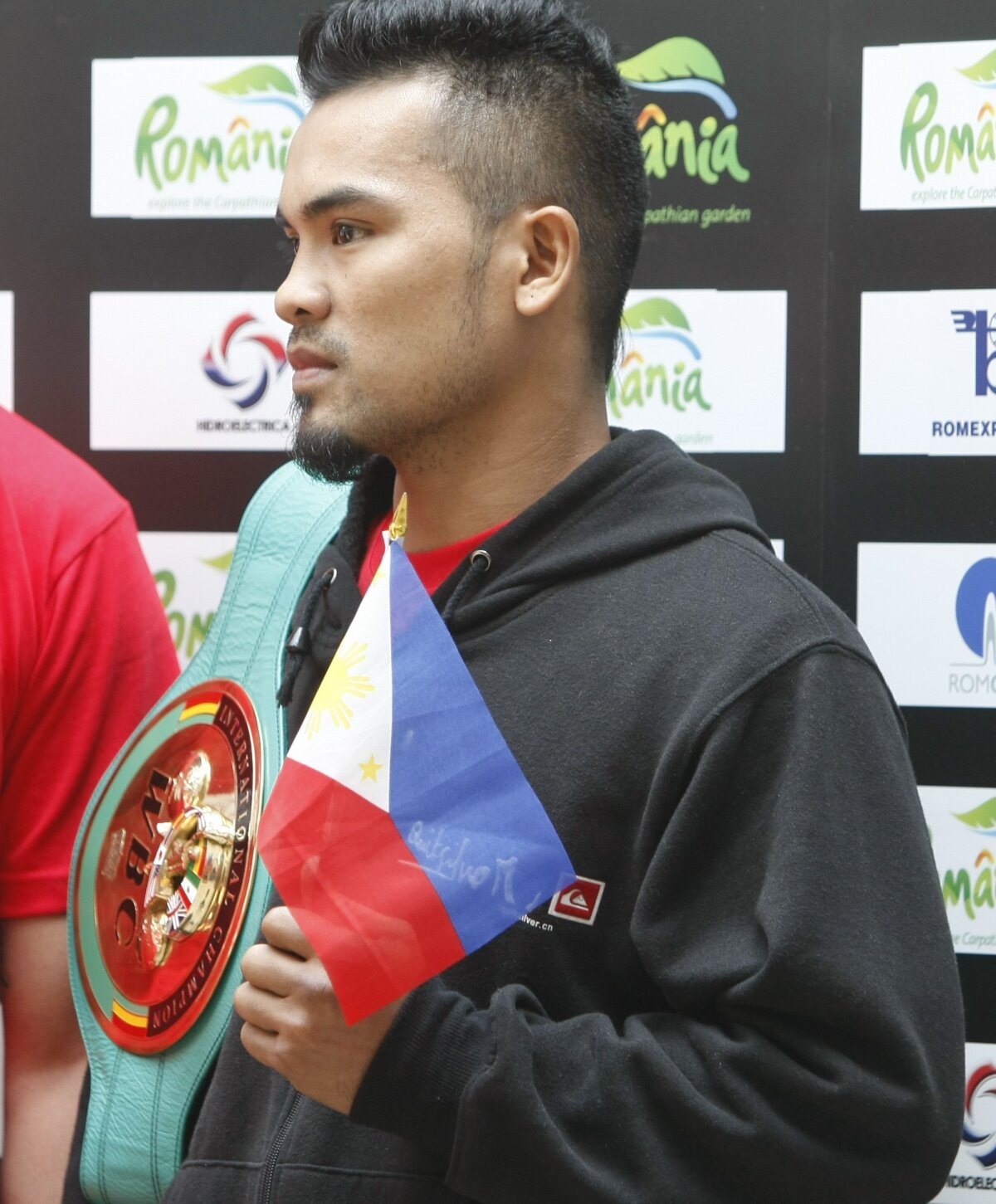 FOTO adversarul lui Viorel Simion îl atacă pe român: "Poate îl las să atingă cu un deget centura"