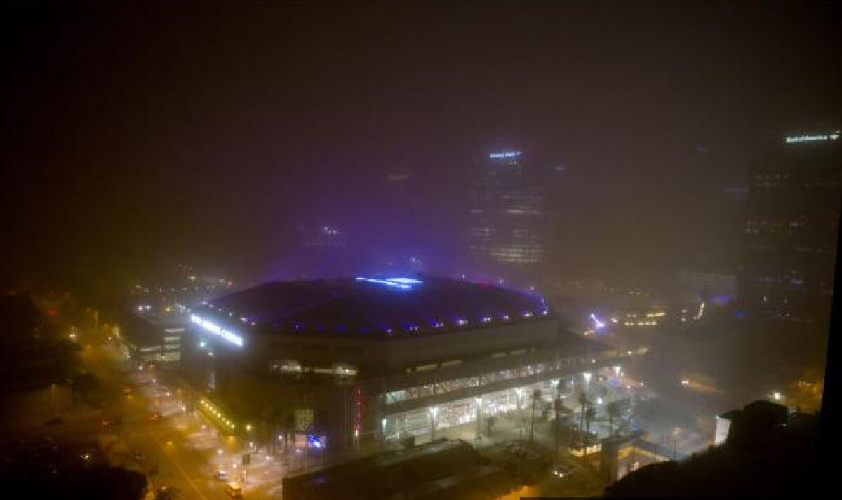 FOTO / Imagini incredibile » O furtună de nisip a invadat arena pe care se joaca All Star-Game-ul de baseball!