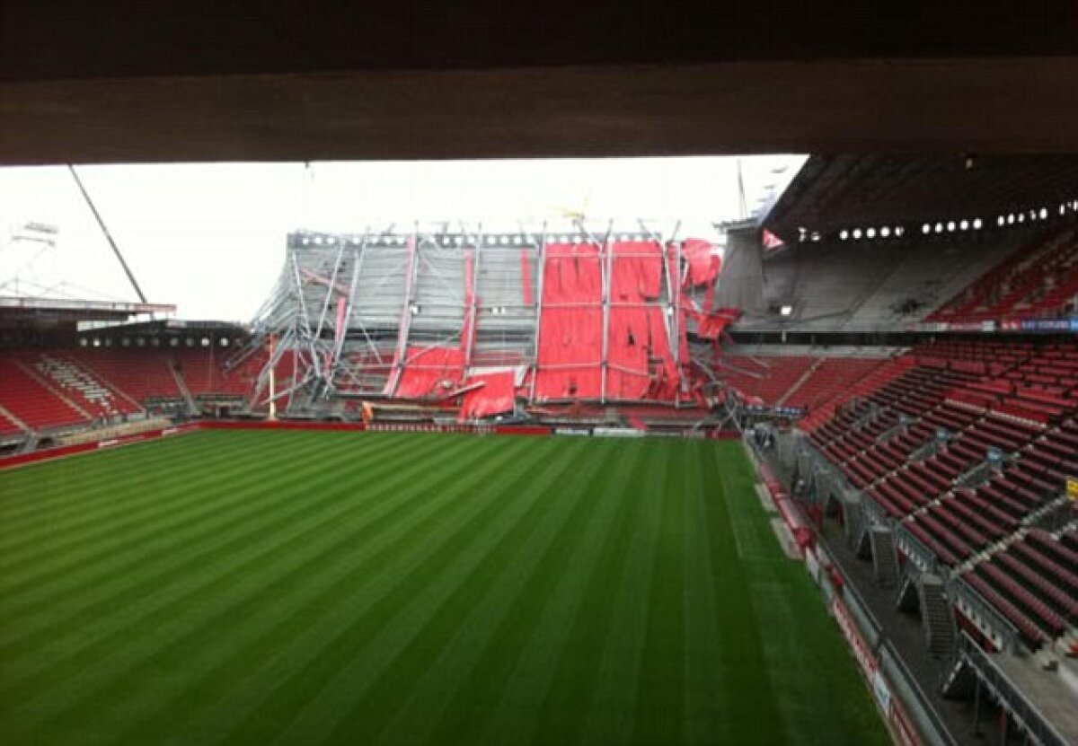 VIDEO O parte din stadionul lui Twente s-a prăbuşit! 15 persoane rănite una decedată!