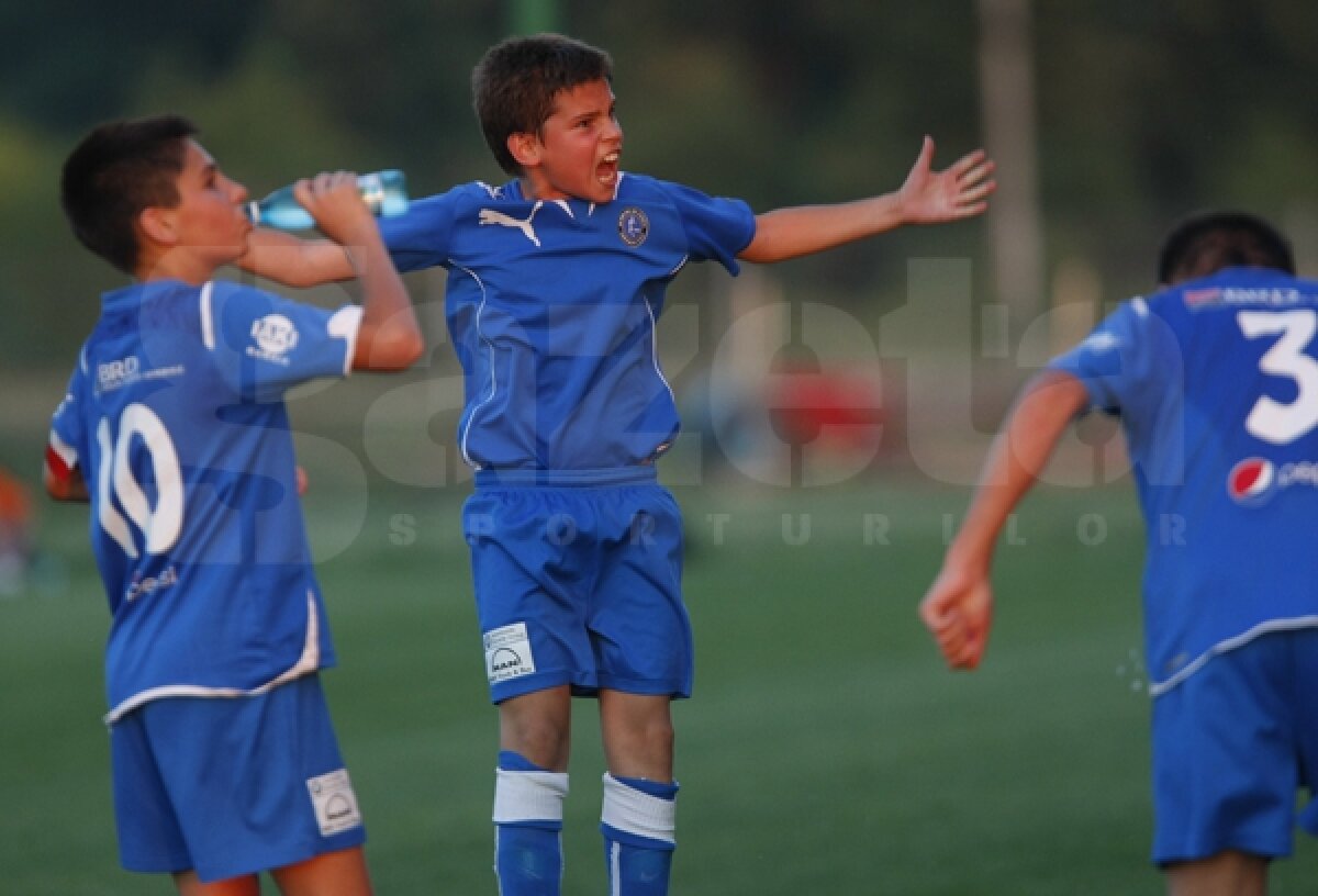 FOTO » Campion la 13 ani. Fiul lui Hagi a cîştigat cu Academia finala Campionatului Naţional de Juniori "1998"