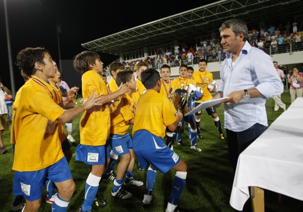 FOTO » Campion la 13 ani. Fiul lui Hagi a cîştigat cu Academia finala Campionatului Naţional de Juniori "1998"