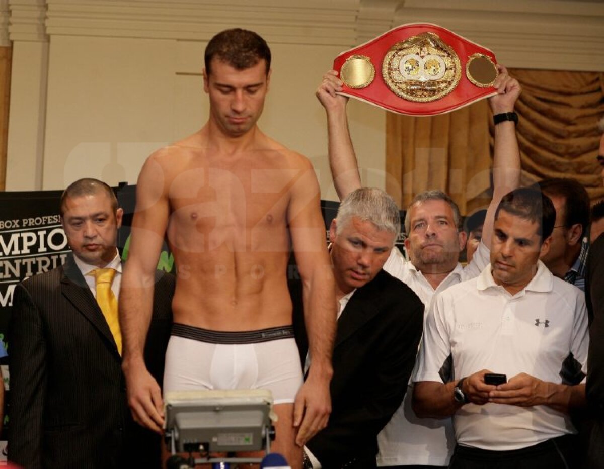 Bute şi Mendy au trecut de cîntarul oficial. Românul a avut cu 54 de grame sub limita categoriei