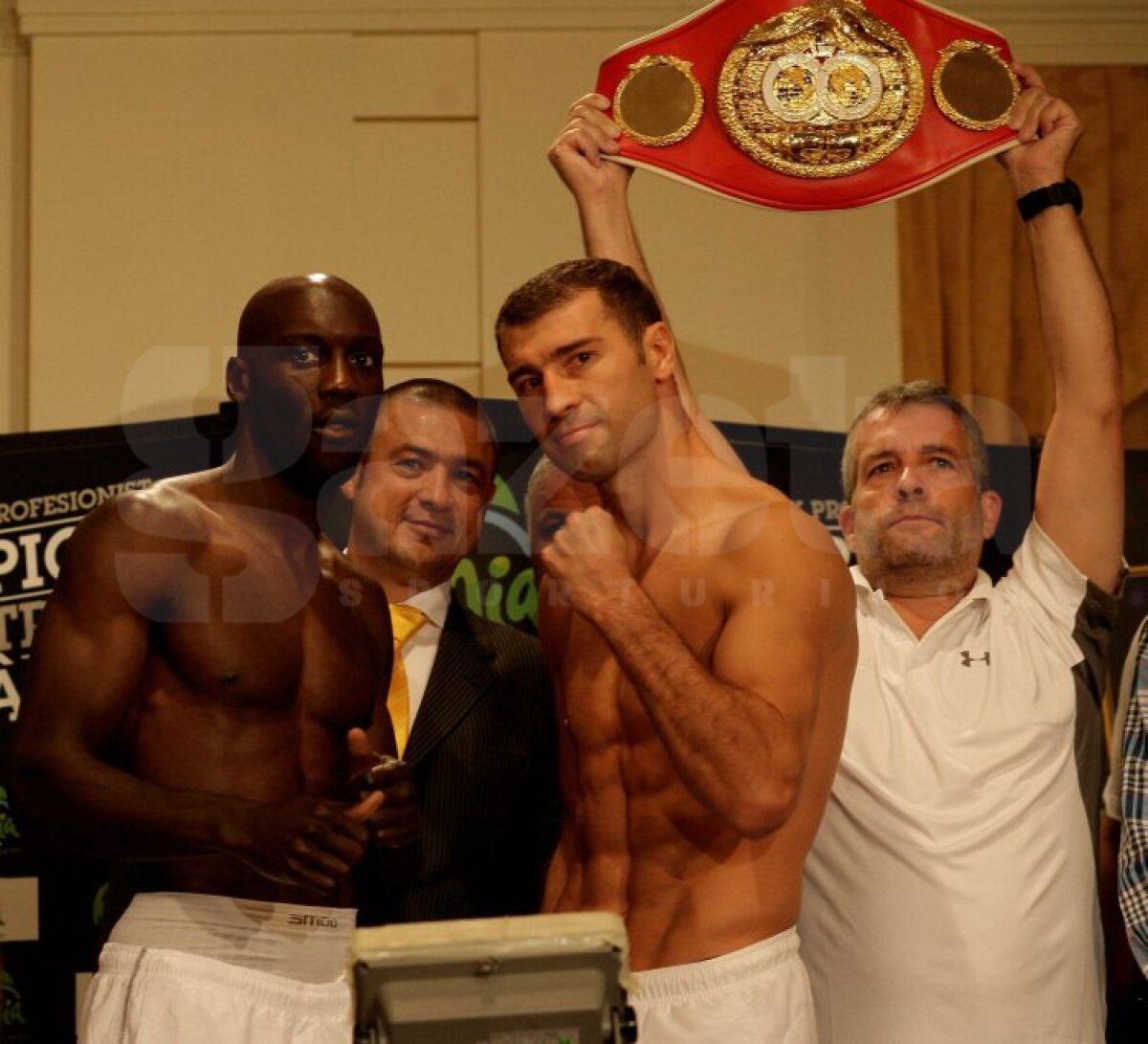 Bute şi Mendy au trecut de cîntarul oficial. Românul a avut cu 54 de grame sub limita categoriei