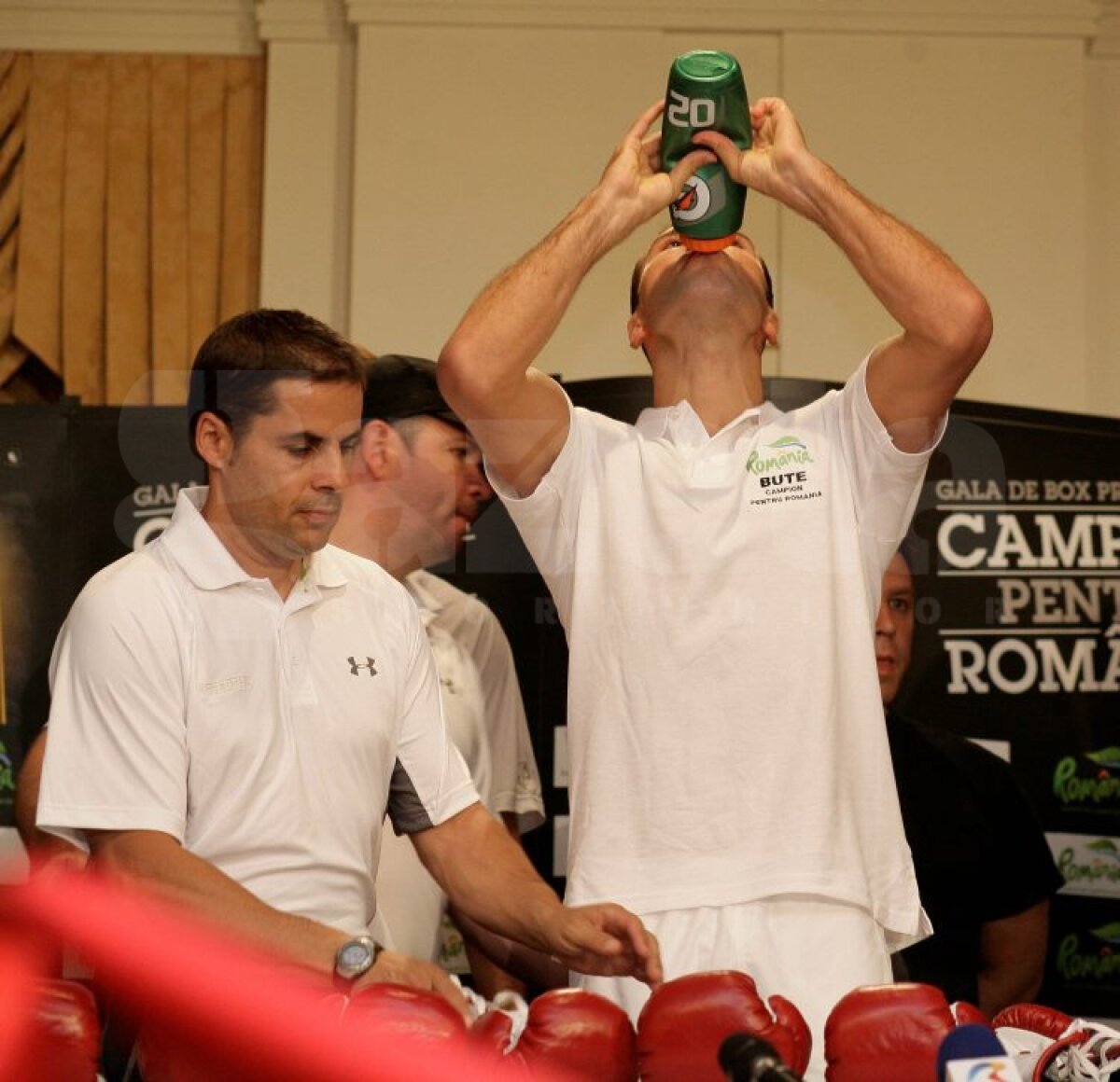 Bute şi Mendy au trecut de cîntarul oficial. Românul a avut cu 54 de grame sub limita categoriei