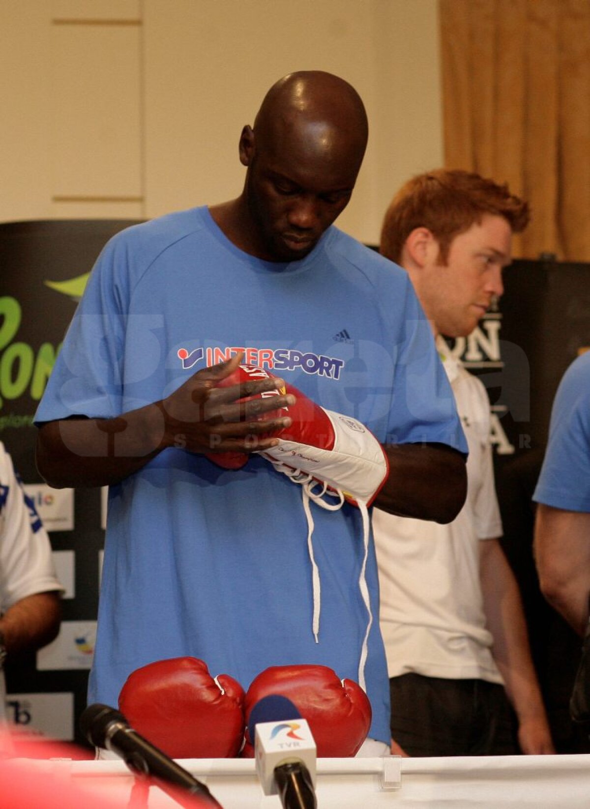 Bute şi Mendy au trecut de cîntarul oficial. Românul a avut cu 54 de grame sub limita categoriei