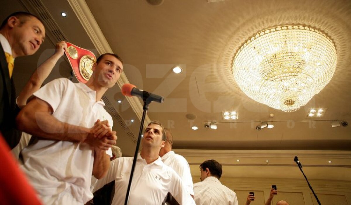 Bute şi Mendy au trecut de cîntarul oficial. Românul a avut cu 54 de grame sub limita categoriei